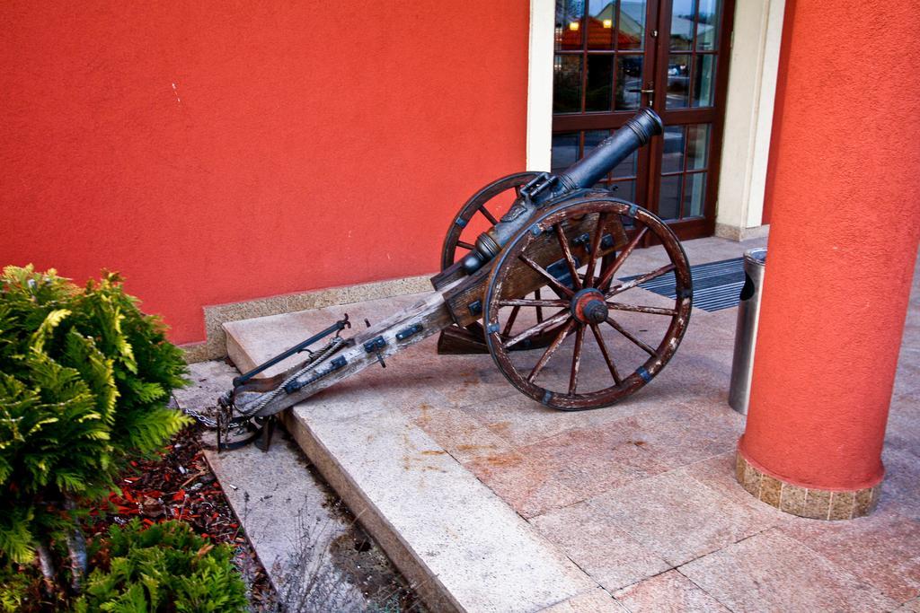 Hotel Milord Pultusk Exterior photo